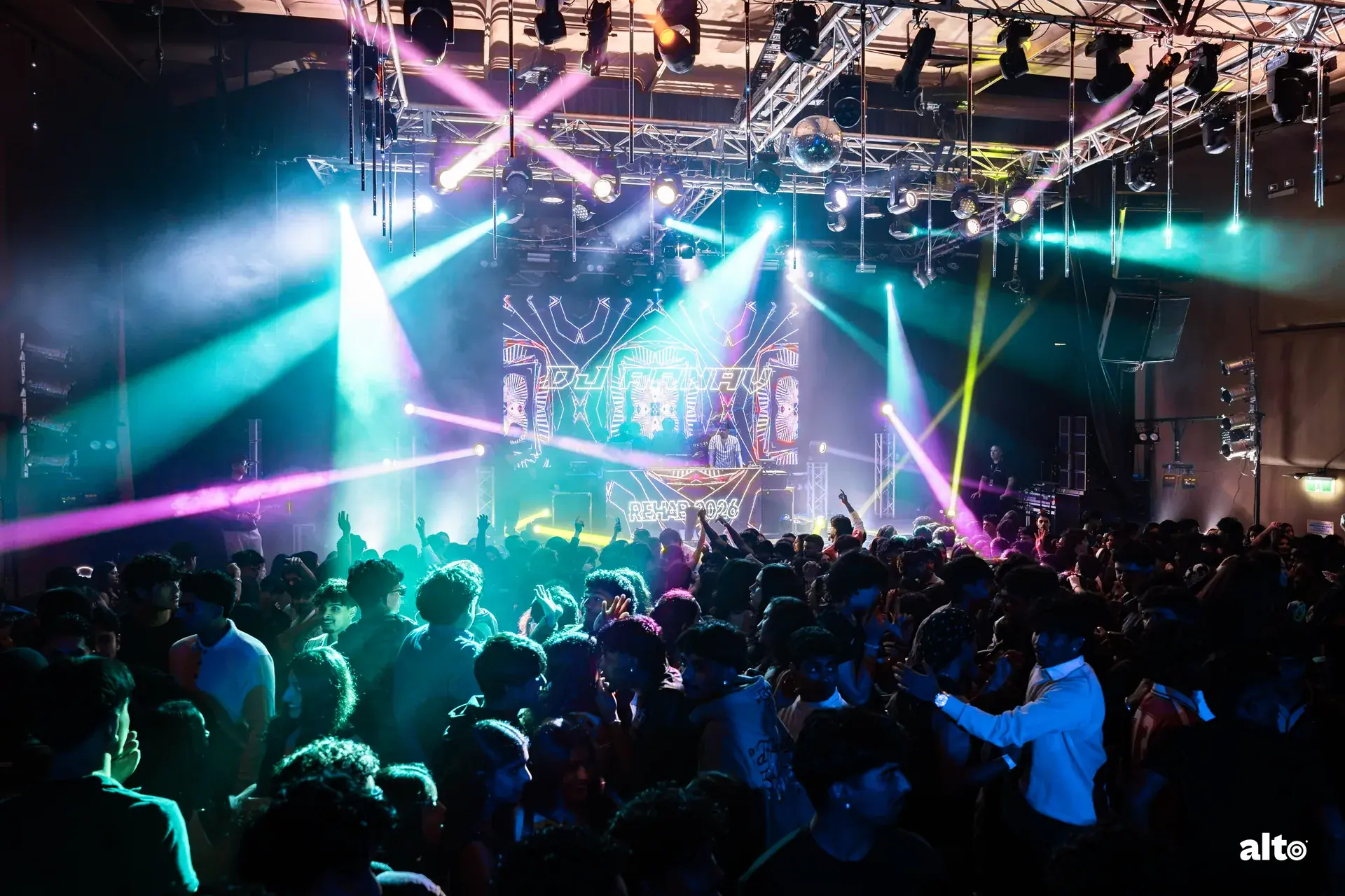 Blue and pink lights crossing the crowd at Rehab